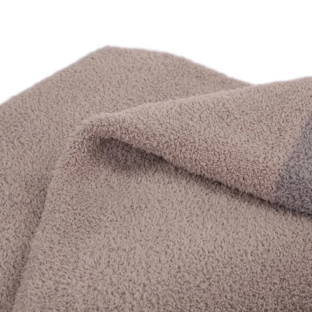 Wholesale π₯ Glitzhome® Knitted Polyester Feather Yarn Tricolor Throw Blanket π 6 Wholesale π₯ Glitzhome® Knitted Polyester Feather Yarn Tricolor Throw Blanket π - Image 4